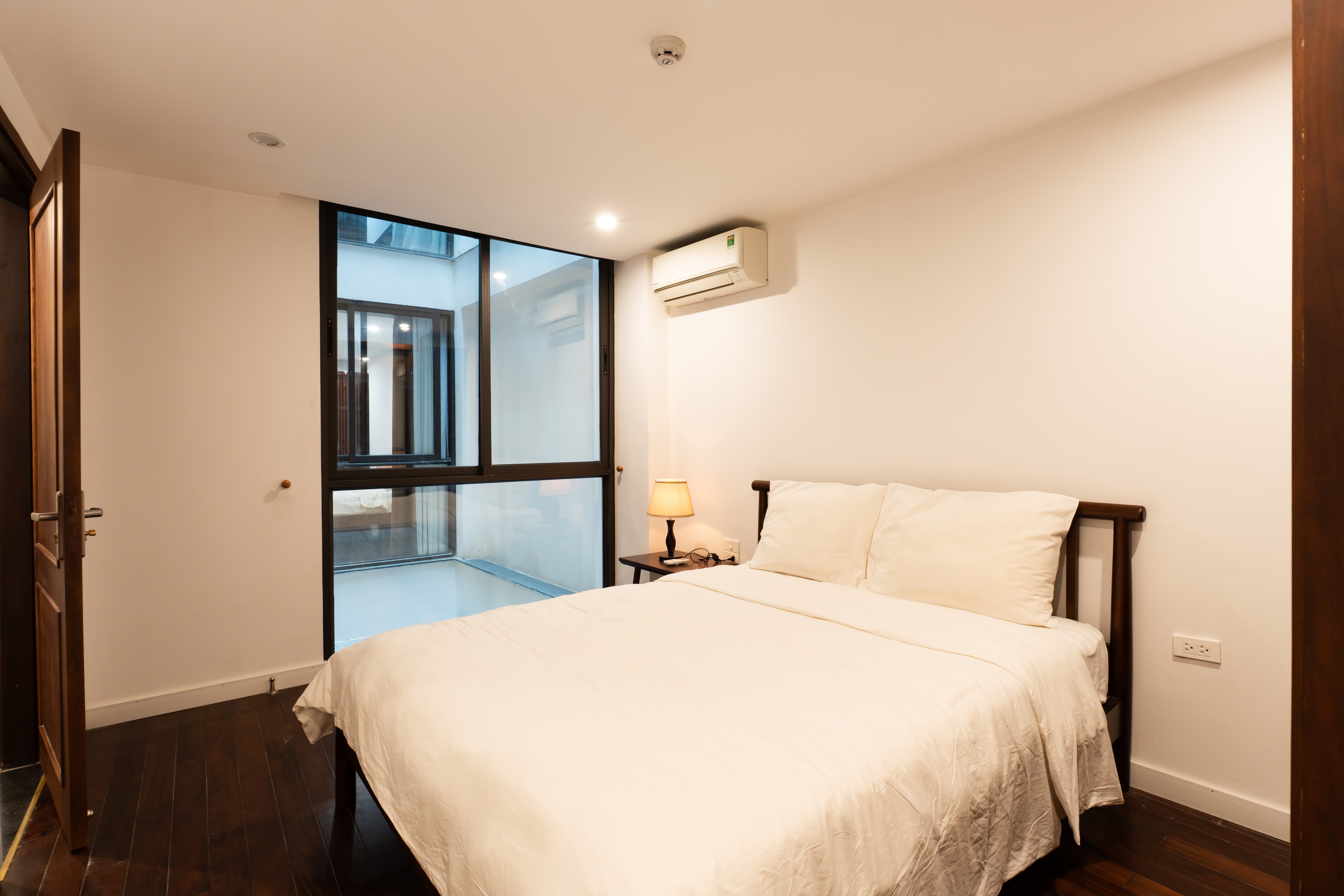 Cho thuê căn hộ 3PN, rộng 120m2 tại Vũ Miên, Tây Hồ, đầy đủ nội thất mới đẹp, hiện đại, cao cấp 4