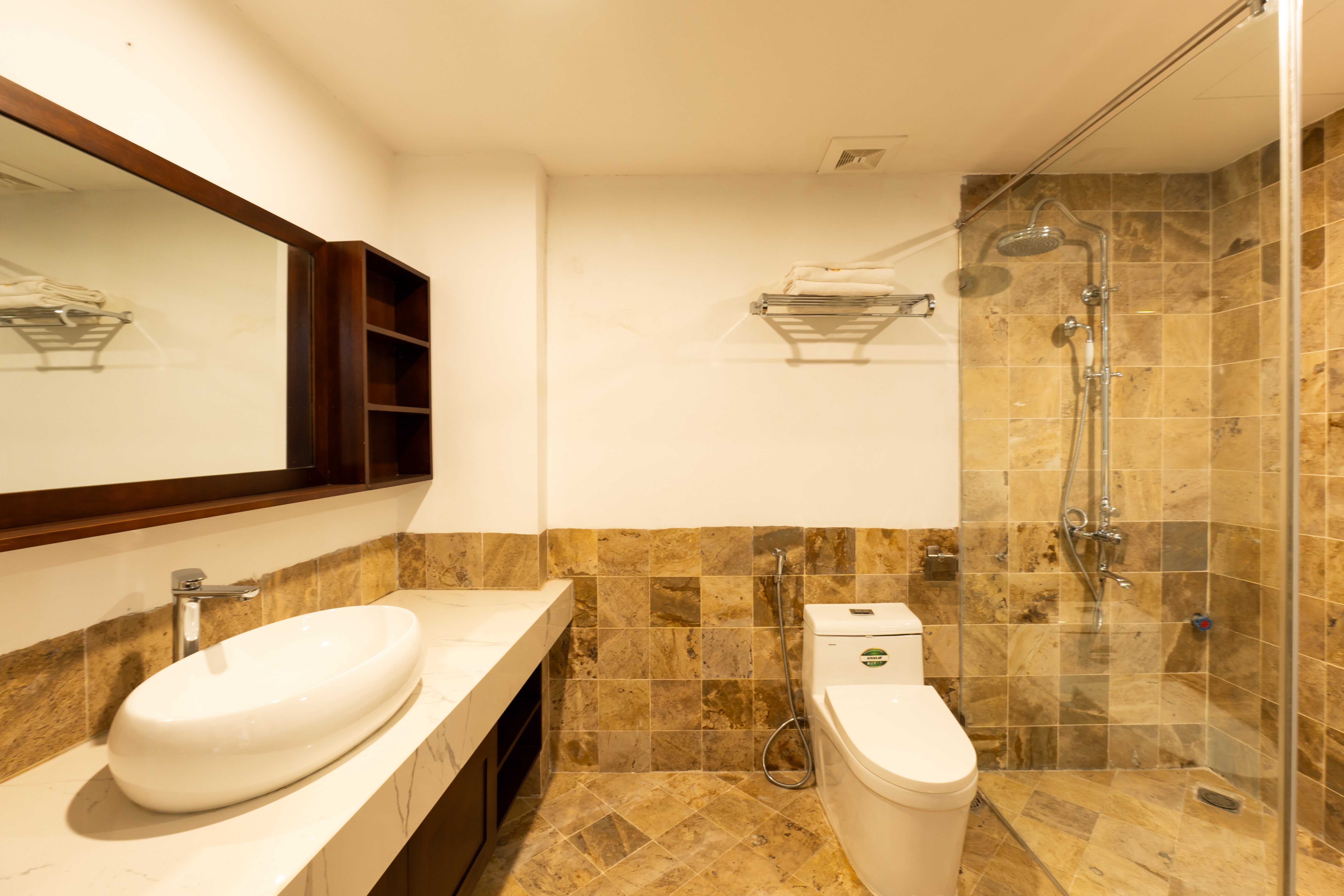 Cho thuê căn hộ 3PN, rộng 120m2 tại Vũ Miên, Tây Hồ, đầy đủ nội thất mới đẹp, hiện đại, cao cấp 5