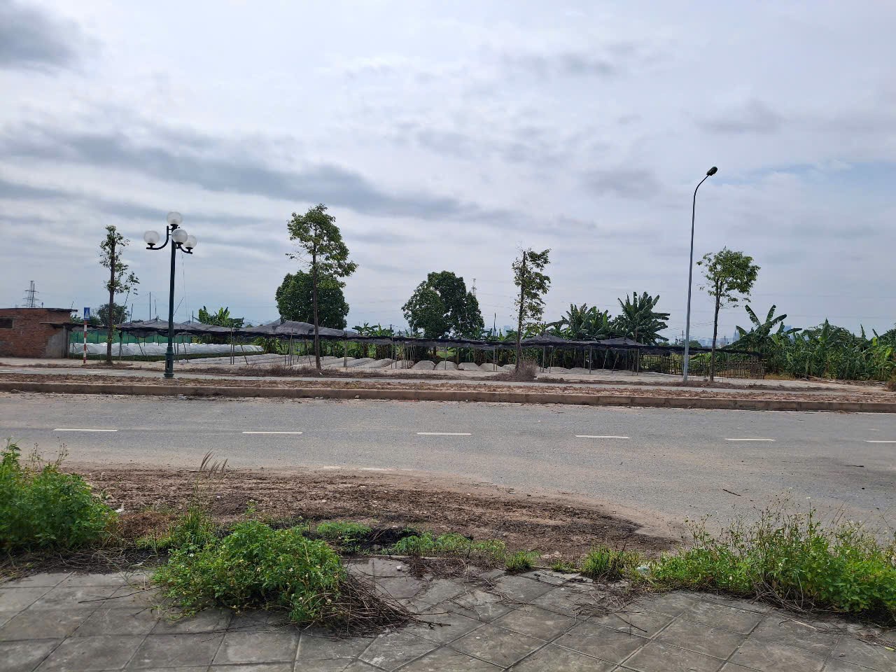 chính chủ cần bán lô đất dịch vụ tây tựu,bắc từ liêm, 80m2, hai mặt đường trước sau,view công viên 3