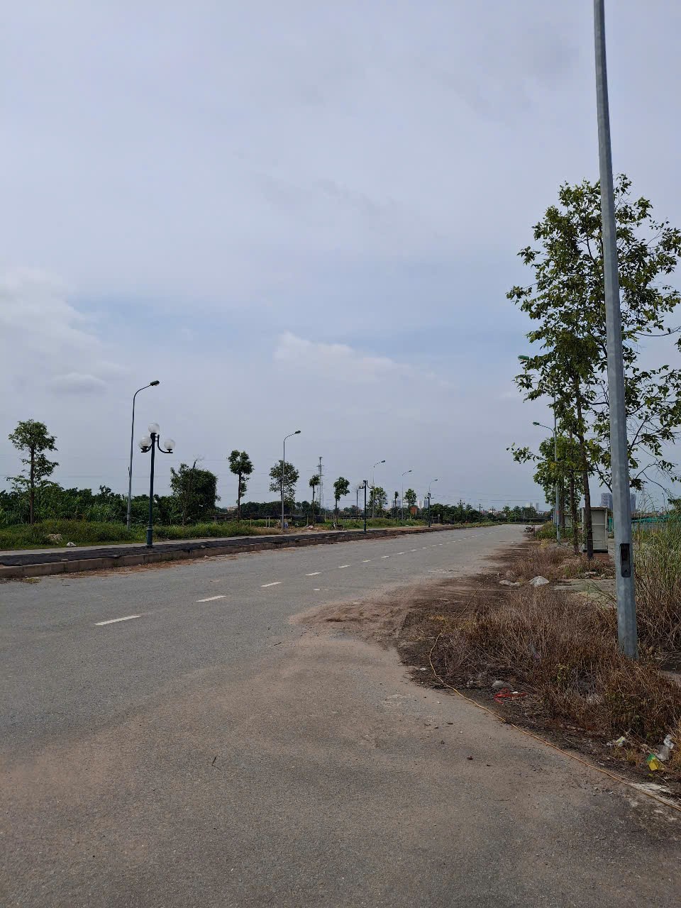 chính chủ cần bán lô đất dịch vụ tây tựu,bắc từ liêm, 80m2, hai mặt đường trước sau,view công viên 5