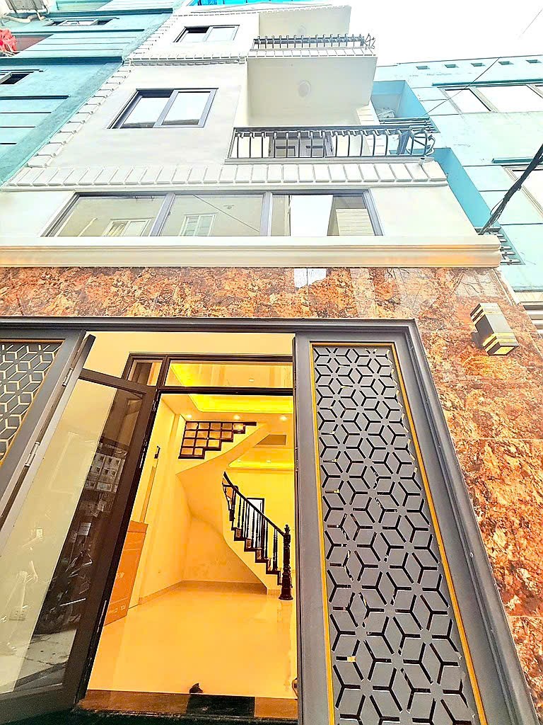 Bán nhà 48m2 Cổ Nhuế, Phạm Văn Đồng, Ngõ nông thoáng, Gần phố, Full nội thất, Ở hoặc cho thuê 2
