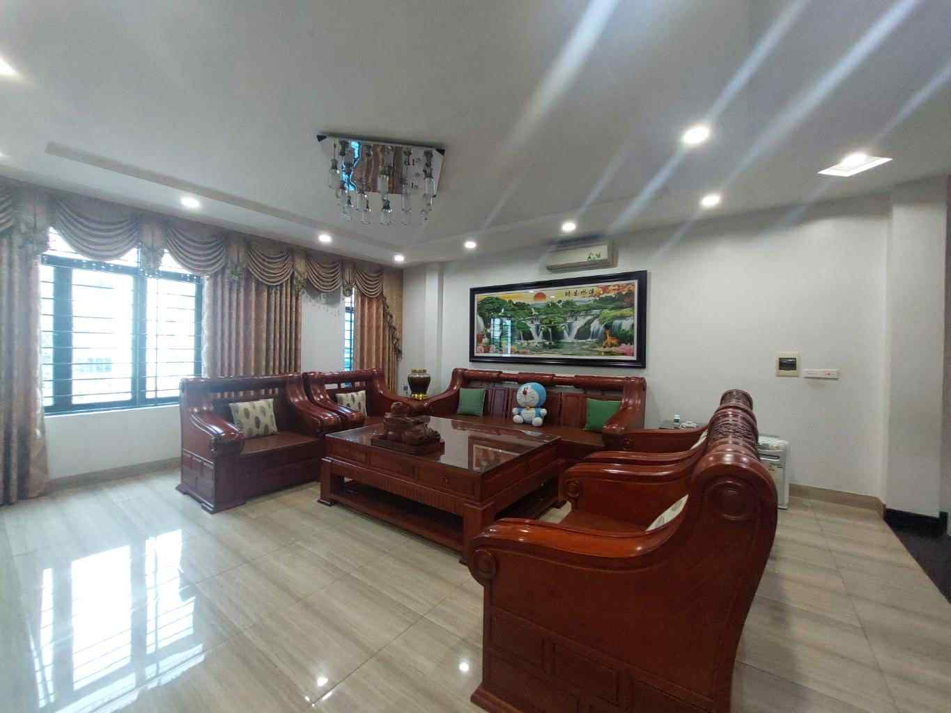 Siêu phẩm Lâm Hạ view vườn hoa, 81m x 5 tầng, mặt tiền 6m, vỉa hè, 3 ôtô tránh nhau 3