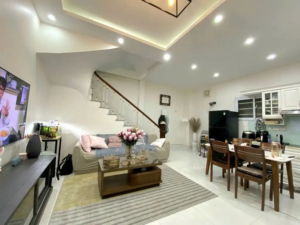NHÀ ĐẸP Ở LUÔN Phố Nguyễn Văn Cừ-Long Biên 36m2 X 4 tầng,mặt tiền 3.7m, 7.5 tỷ Long Biên.