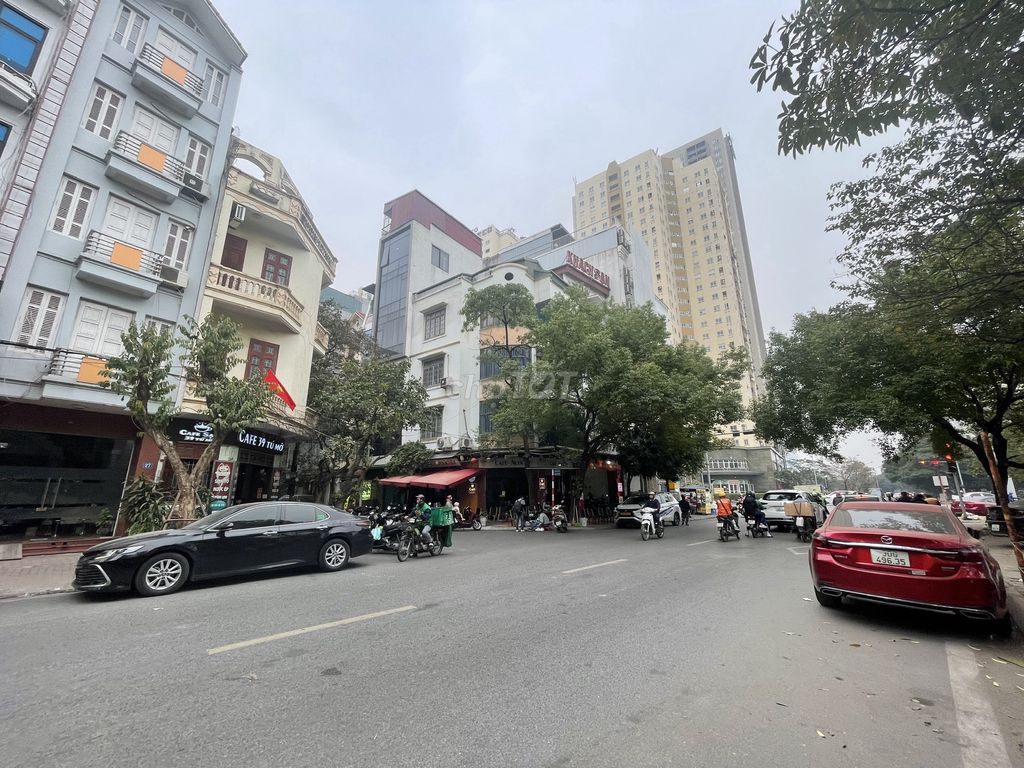 Bán nhà Trung Hòa – Cầu Giấy: 70m2, gần Big C, ô tô vào nhà – giá 11 tỷ 2