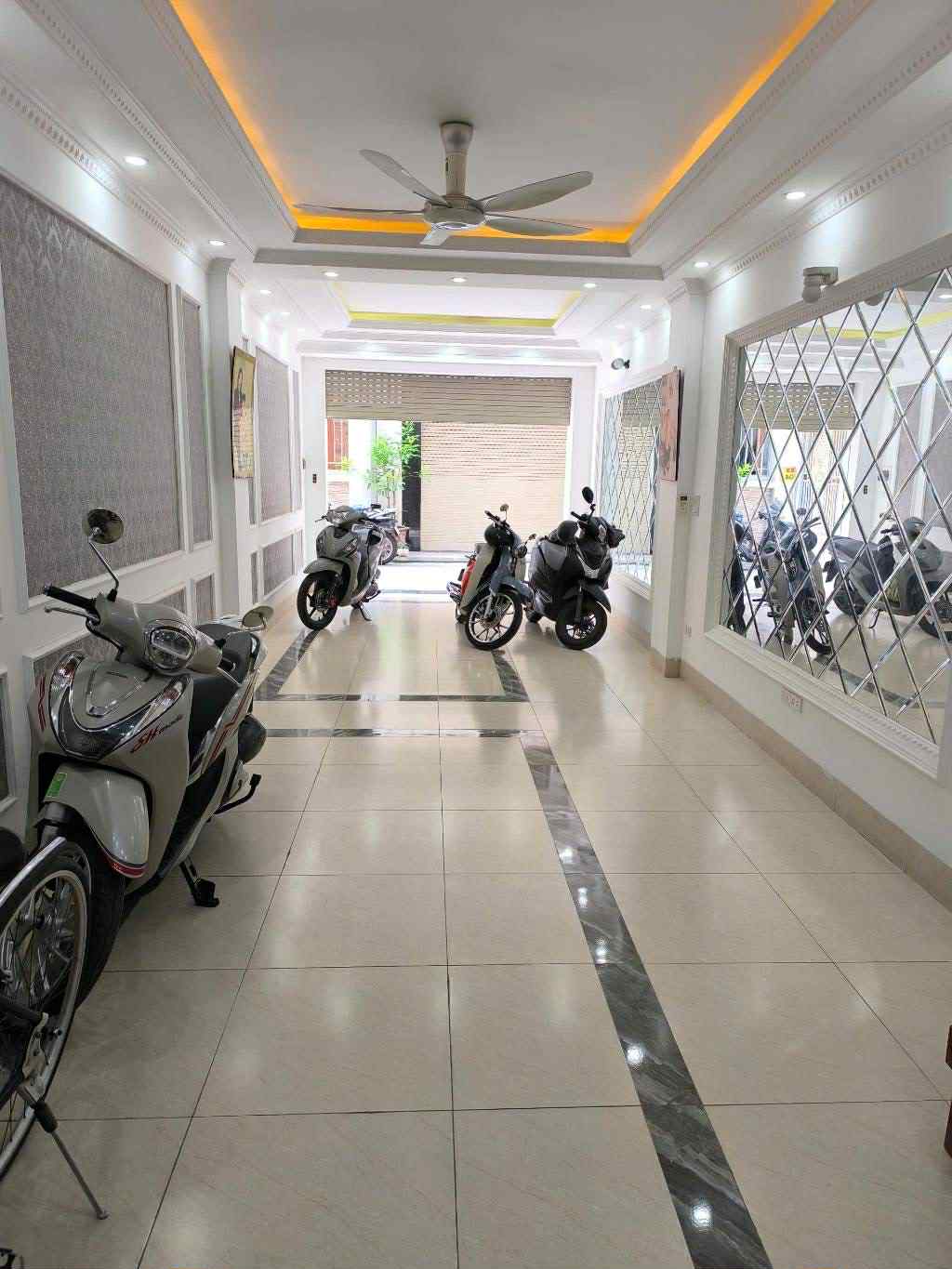 nhà đẹp Cổ Linh, 50m x 5 tầng, gara 2 ôtô, ngõ thông, đón đầu cầu Trần Hưng Đạo 2