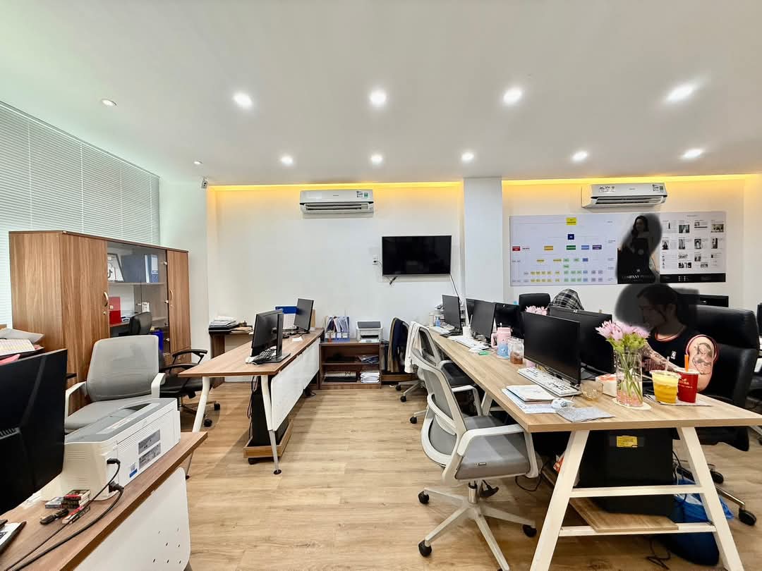 TOÀ NHÀ VĂN PHÒNG HUỲNH VĂN BÁNH - 103m2 (7×15) VUÔNG A4 - HĐ THUÊ 71.5TR/THÁNG - GIÁ 21.5T 8