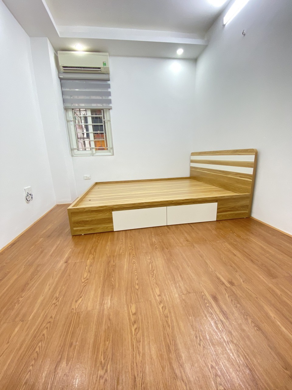 Bán căn hộ CCMN ngõ Hoàng Đạo Thành, Thanh Xuân 55m, 2 ngủ giá 1.9 tỷ, đường ô tô 4