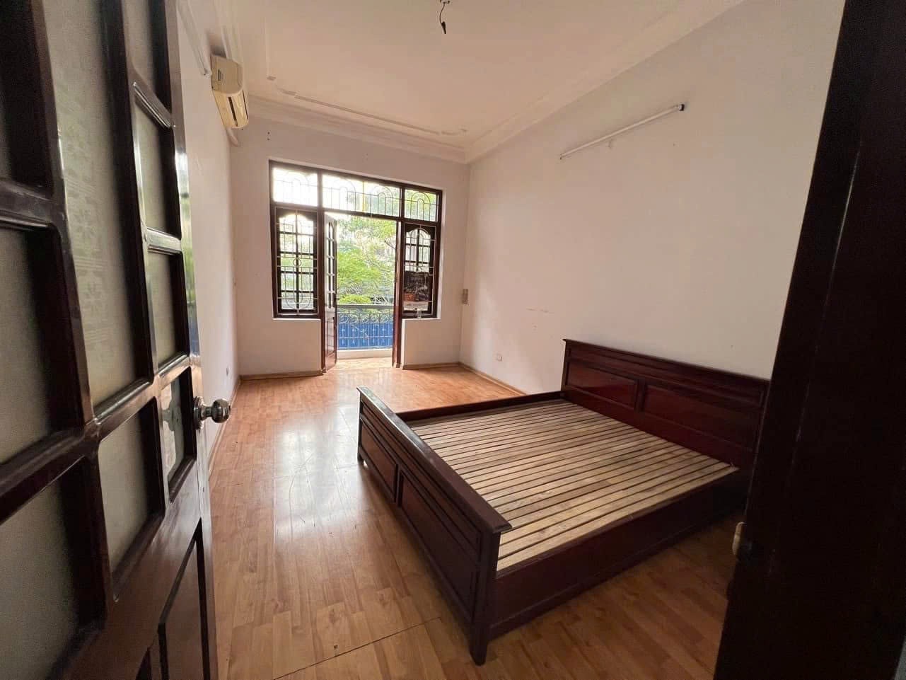 Cho thuê nhà riêng ở Hoàng Sâm, Nghĩa Đô, Cầu Giấy 40m x 5T giá 19tr, vỉa hè, ô tô tránh 5