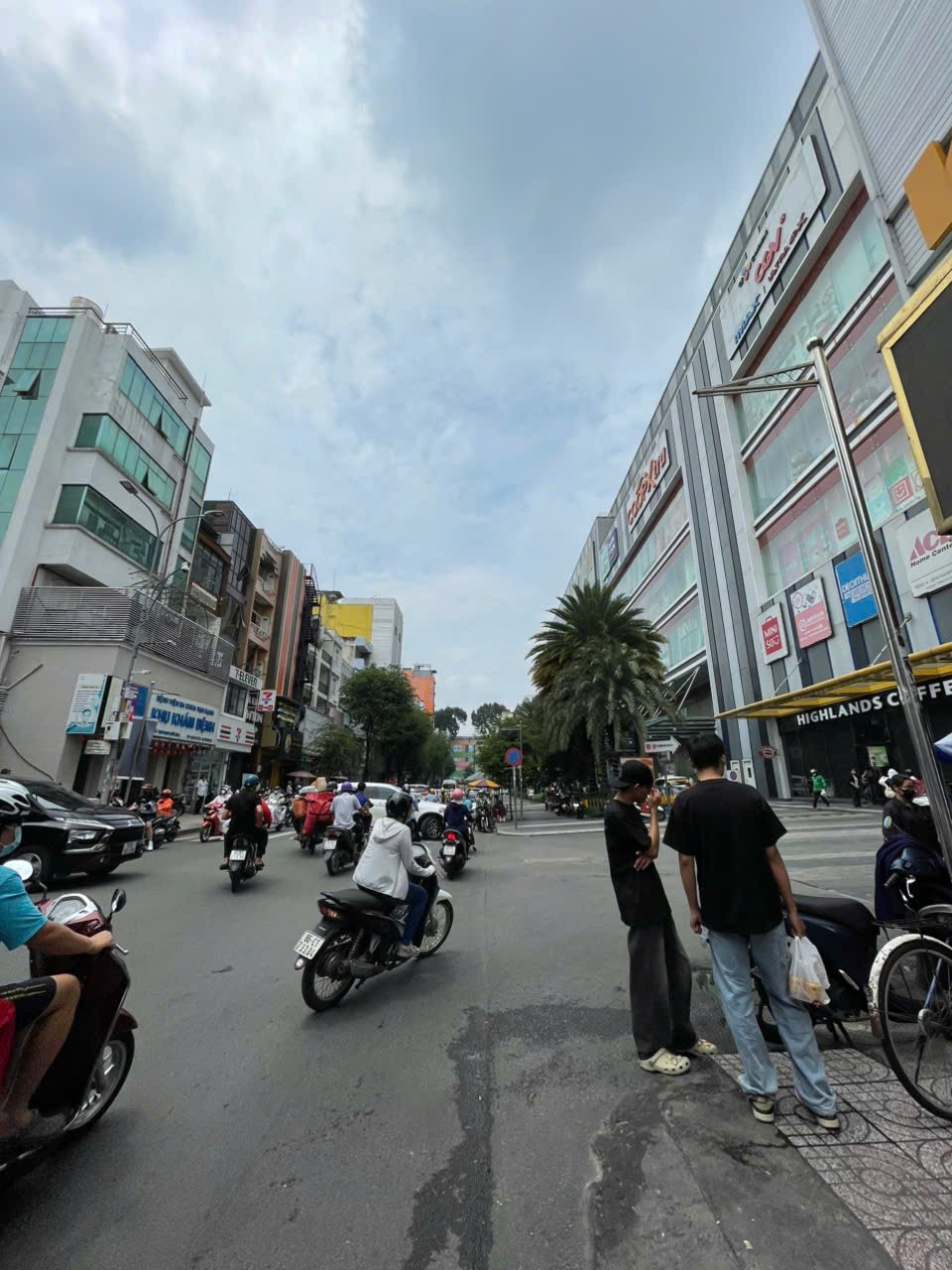Nhà mặt tiền đường 3/2 quận 10, DT: 4x19m, khu vực kinh doanh sầm uất - giá chỉ 2x tỷ 2