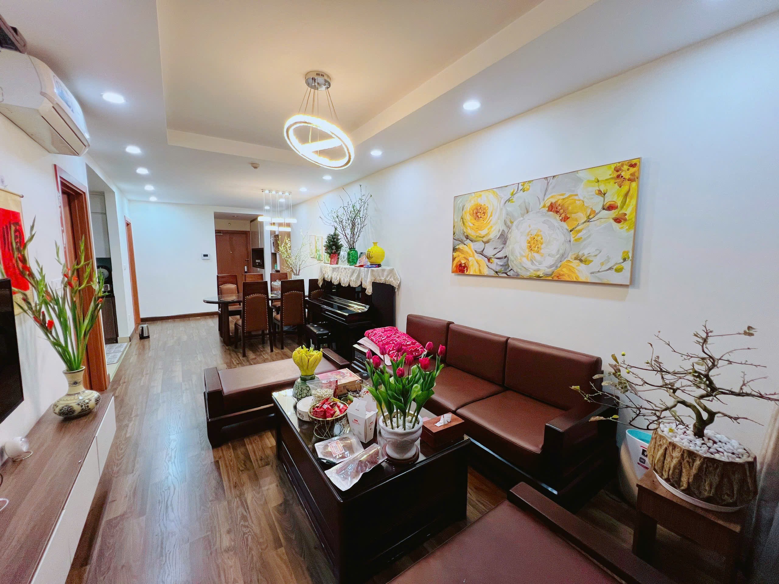 Căn góc trung tầng R1 Goldmark City. 3 phòng ngủ kèm bao nội thất. 4