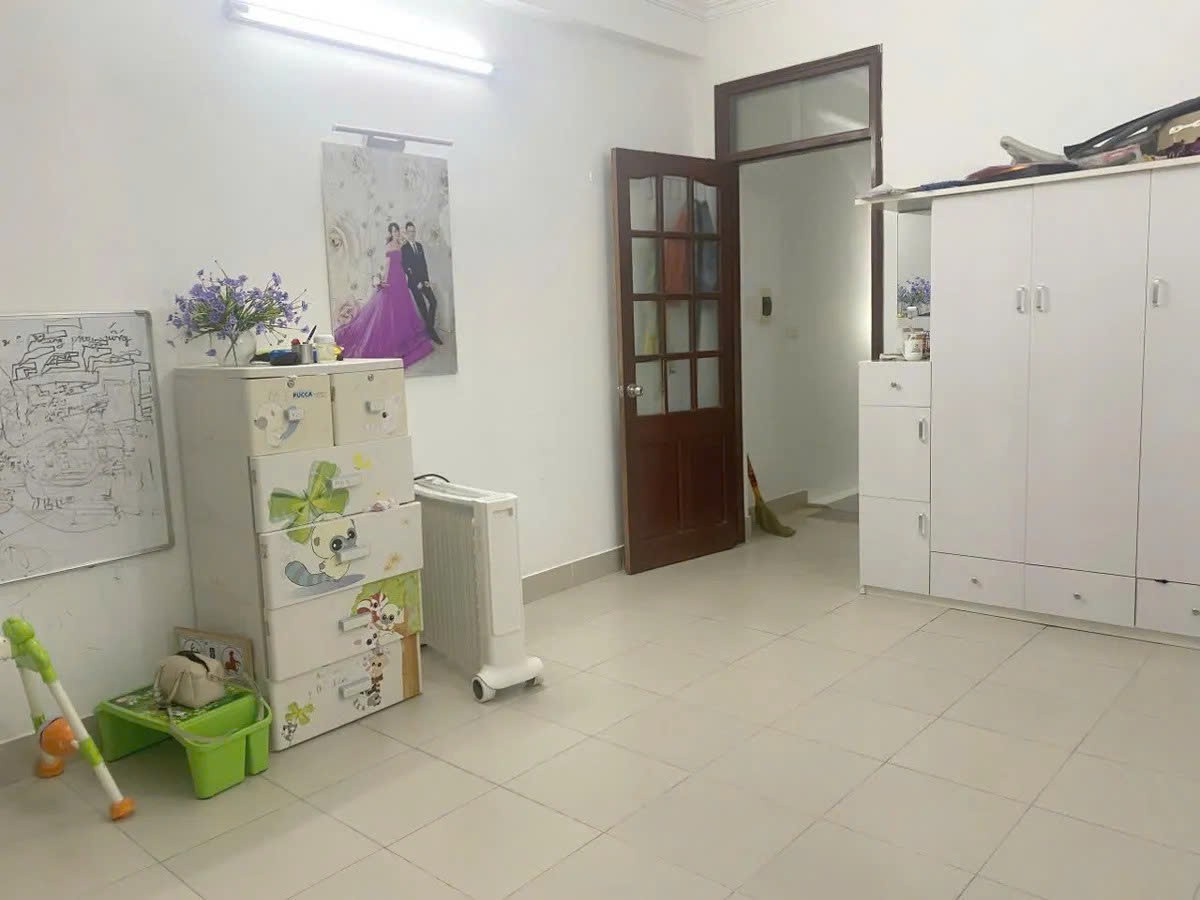 Bán nhà  Định Công 34m2, 5 tầng. mặt tiền 3.9m giá  6.9 tỷ Hoàng Mai Hà Nội