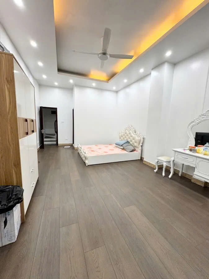 bán nhà  Thịnh Quang 47m2.  5 tầng. măt tiền4.3m. giá  8.5 tỷ  Đống Đa 4