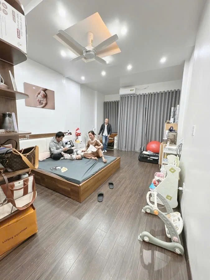 bán nhà  Thịnh Quang 47m2.  5 tầng. măt tiền4.3m. giá  8.5 tỷ  Đống Đa 3