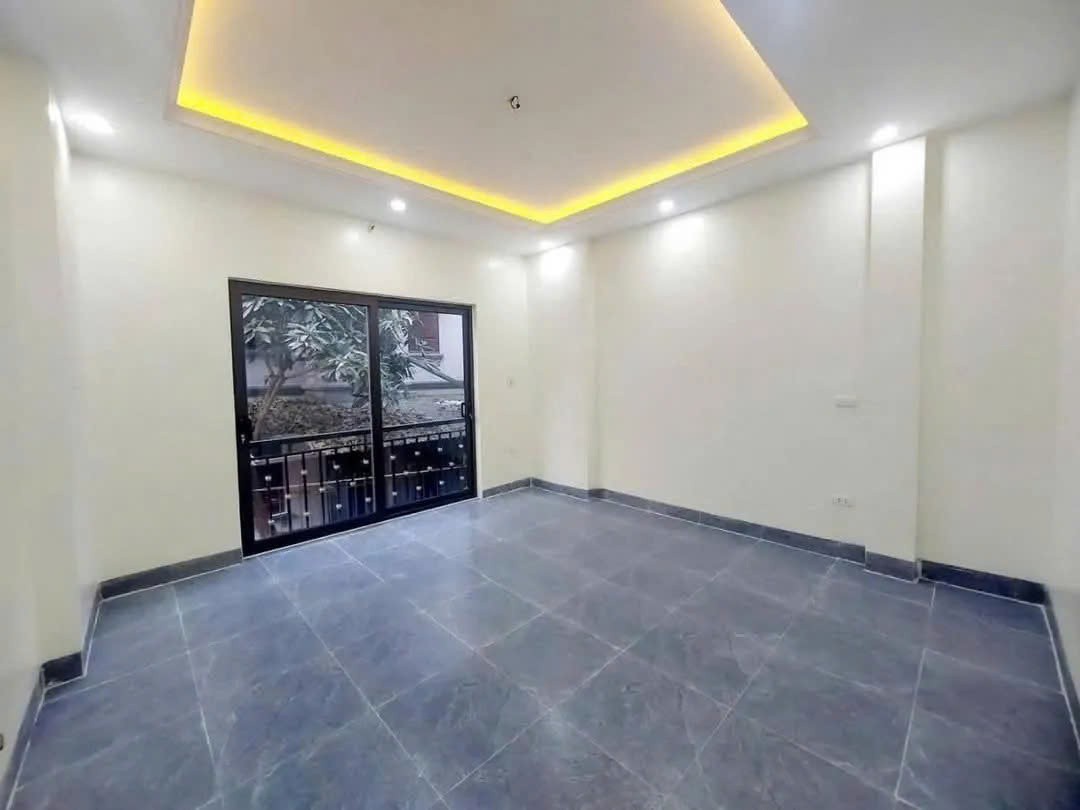 Bán Nhà  Lĩnh Nam 33m2.  6 tầng. mặt tiền  4.1m. giá  7.4 tỷ Hoàng Mai Hà Nội 4