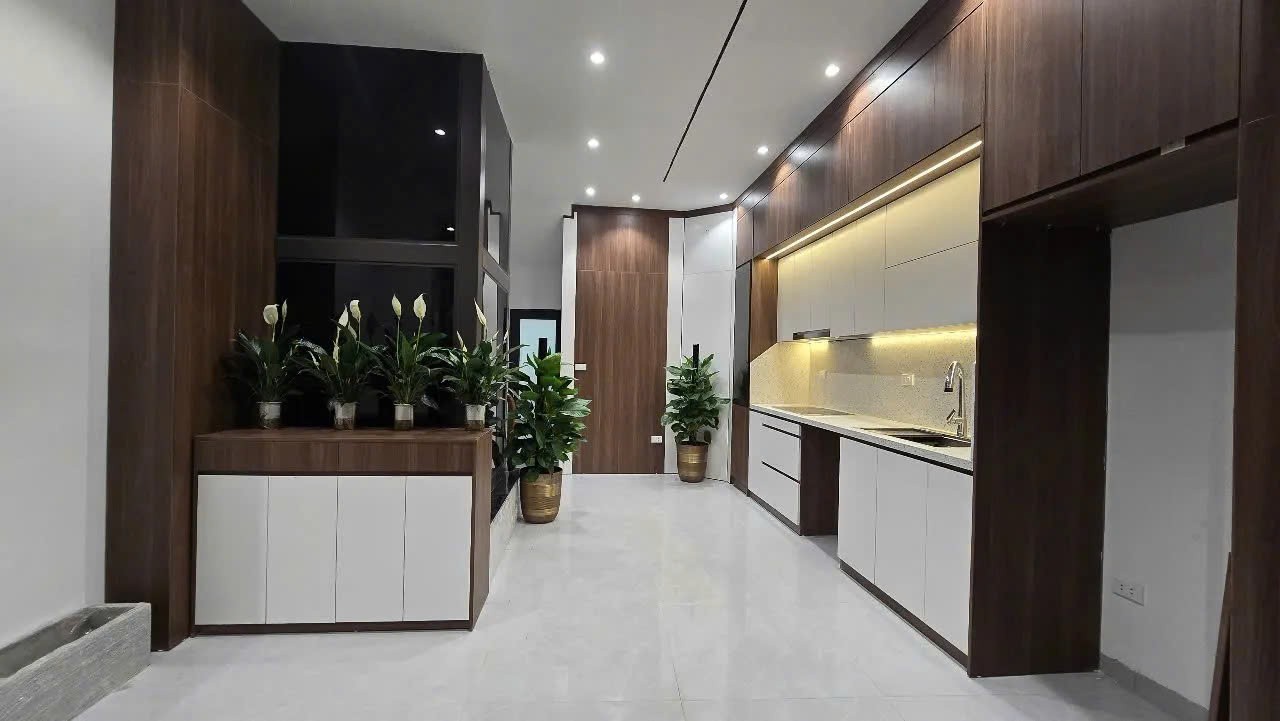 Bán Nhà Văn Chương2. 25m2. 5 tầng. mặt tiền 4.5m. giá 7.79 tỷ Đống Đa Hà Nội 2