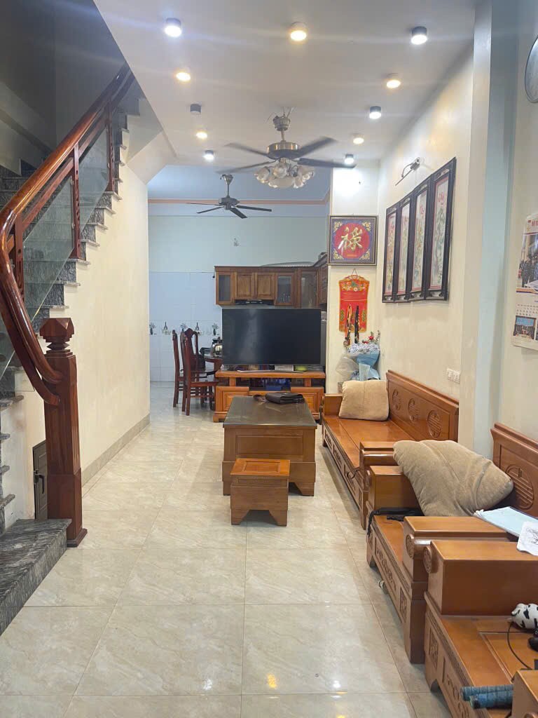 NHA DAN XAY- O TO DE NGAY DEM - GIAO THONG THUAN TIEN 3