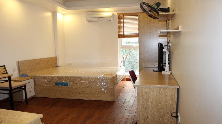 Cho thuê căn hộ dịch vụ giá rẻ tại Hàm Long, Hoàn Kiếm, 30m2, studio, đầy đủ nội thất
