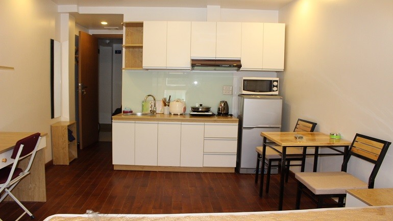 Cho thuê căn hộ dịch vụ giá rẻ tại Hàm Long, Hoàn Kiếm, 30m2, studio, đầy đủ nội thất 3