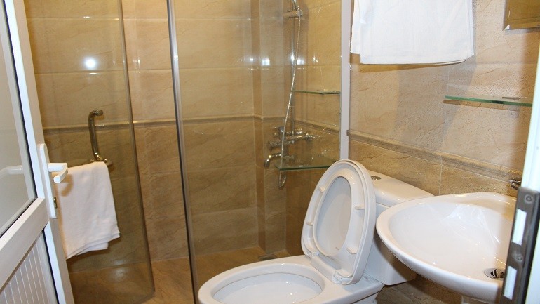 Cho thuê căn hộ dịch vụ giá rẻ tại Hàm Long, Hoàn Kiếm, 30m2, studio, đầy đủ nội thất 4