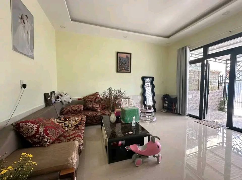 BÁN NHÀ SRXD ĐƯỜNG HÙNG VƯƠNG, P10, ĐÀ LẠT có sân rộng chỉ 5.65 tỷ