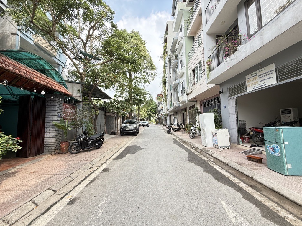 BÁN NHÀ TƯ ĐÌNH 37 tỷ 200m PHÂN LÔ VỈA HÈ Ô TÔ KINH DOANH,LONG BIÊN 3