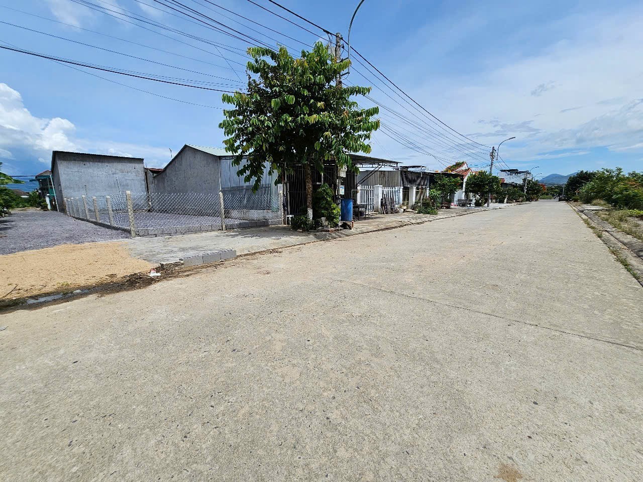 Bán đất tái định cư Diên Toàn mặt tiền đường số 1 - lô góc 2 mặt tiền đường rộng 15m