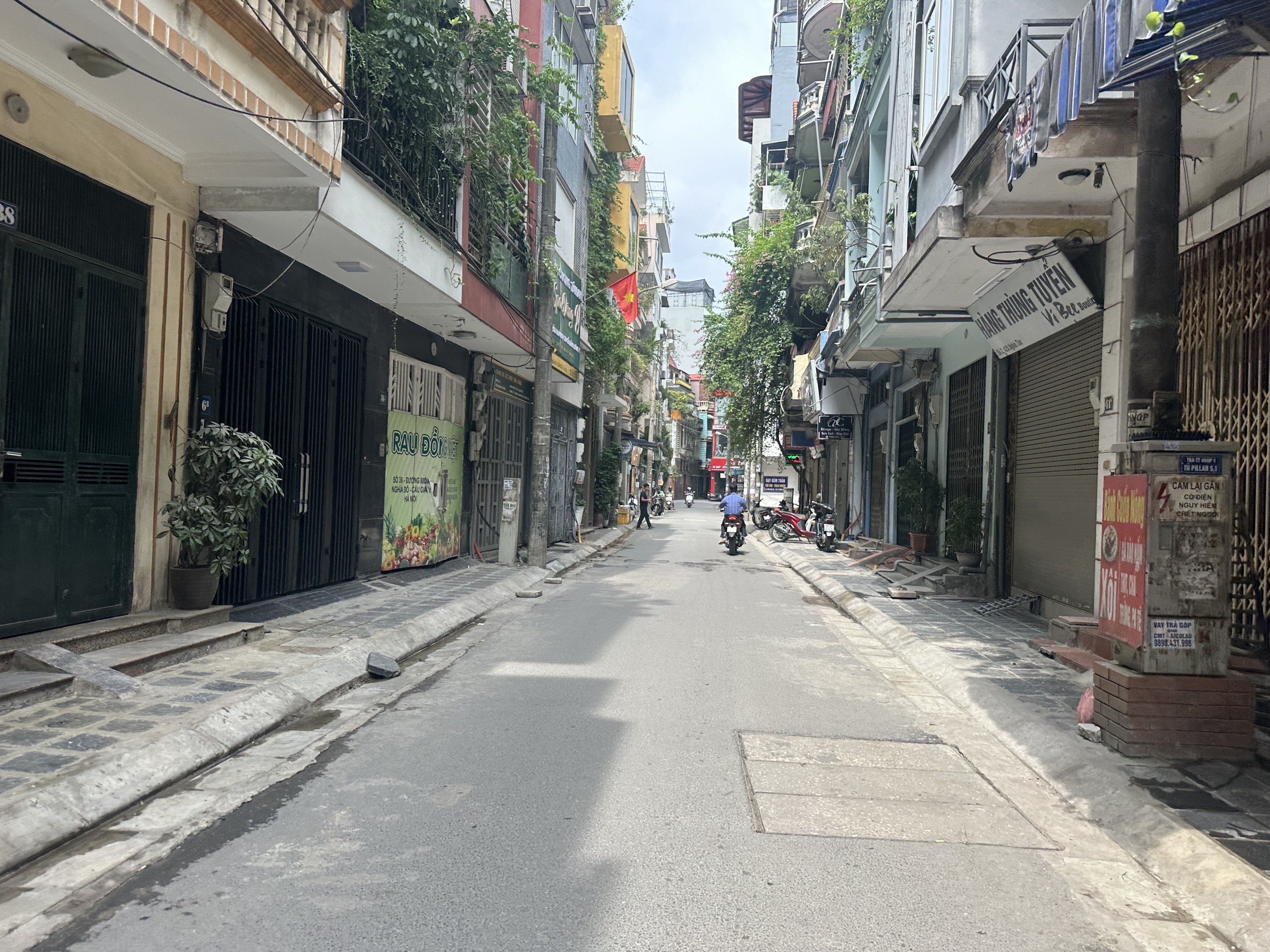 Bán nhà - Phùng chí kiên , 60m2 , 5 tầng ,vỉa hè ô tô kinh doanh - giá tốt