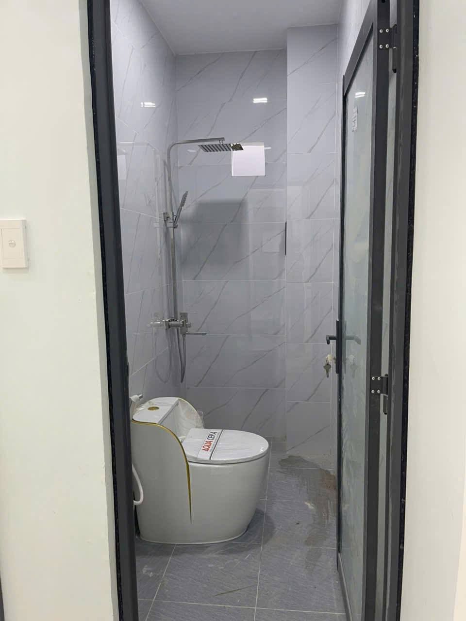 Bán Căn Nhà Xây Kiên Cố Sổ Riêng Xây Dựng ngay TT Lạc Dương chỉ 3,1 tỷ 3