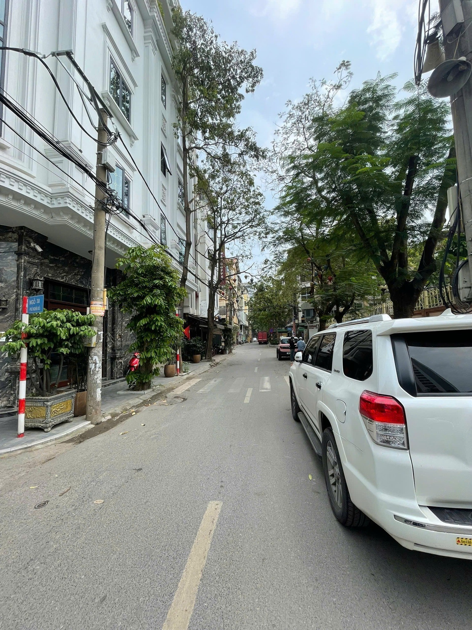 BÁN NHÀ 5 TẦNG MẶT NGÕ HOÀNG QUỐC VIỆT, QUẬN CẦU GIẤY, KINH DOANH CỰC ĐỈNH, VỈA HÈ RỘNG, VỊ TRÍ
