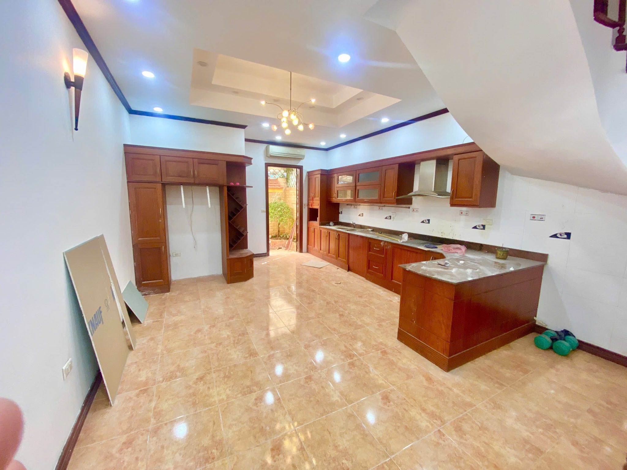 Cho thuê nhà ngõ 118 Nguyễn Khánh Toàn, Cầu Giấy ô tô tránh - vỉa hè 100m x 5T giá 38triệu 2
