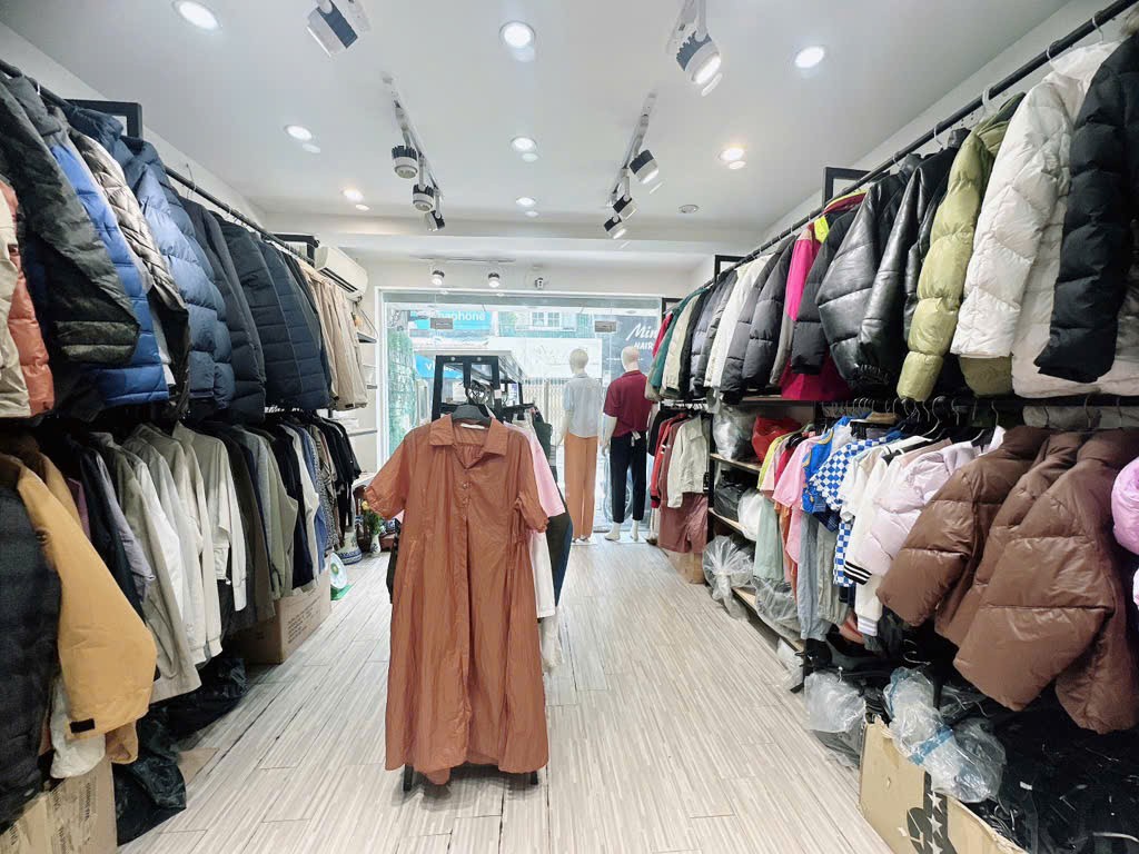 Hơn 10 tỷ nhà mặt phố Quang Trung sầm uất gần chợ Hà Đông không vướng ga tàu điện. LH 0989626116