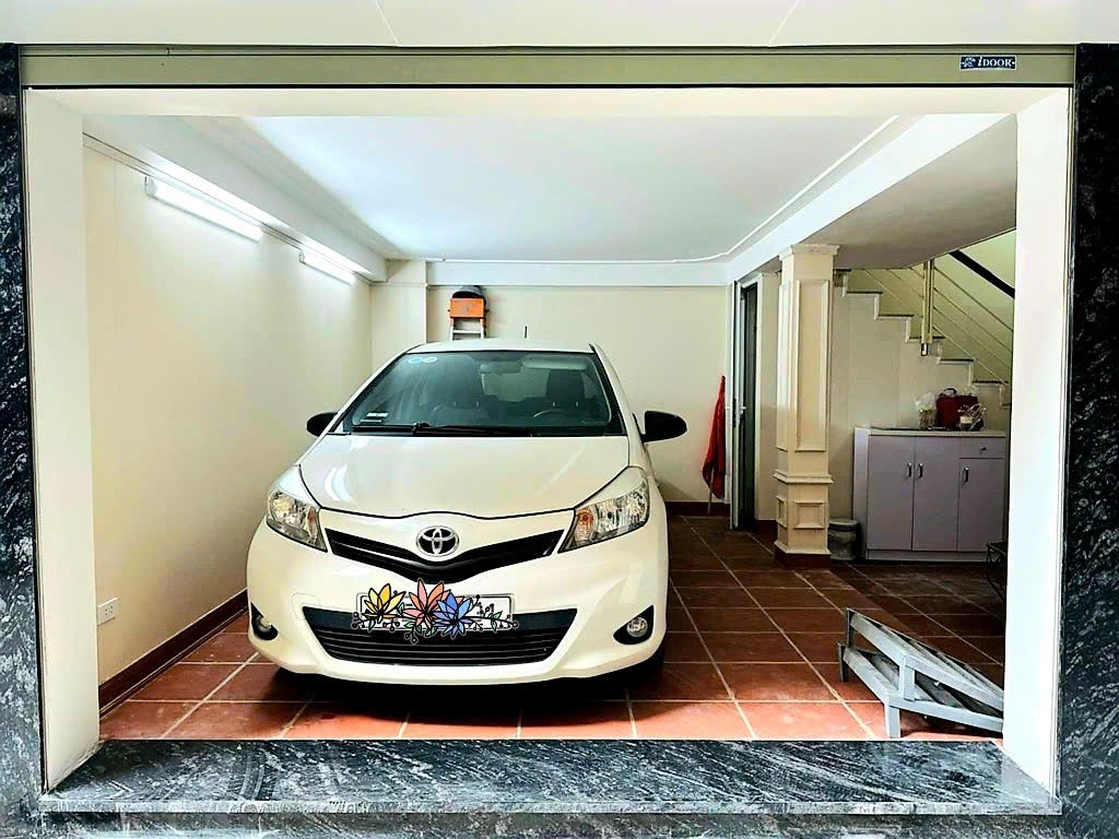 Bán nhà phân lô 6 tầng Hoàng Quốc Việt, Cầu Giấy, Oto vào nhà, Lô góc, Dân trí cao, An sinh tốt ...