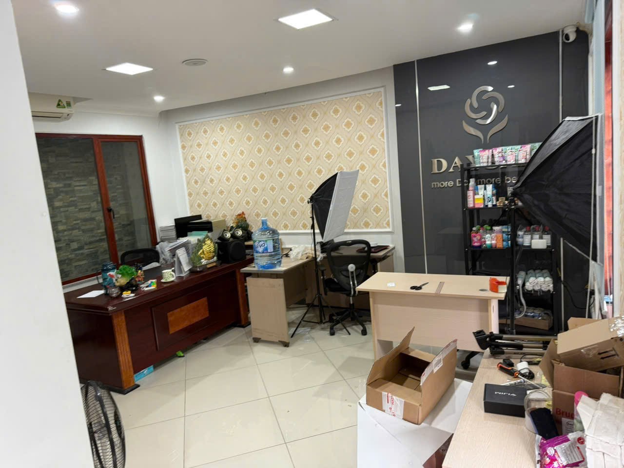 Cho thuê MBKD MP Nguyễn Hoàng - Mỹ Đình 110m, MT 6M giá 14tr, gửi xe và phí DV miễn phí