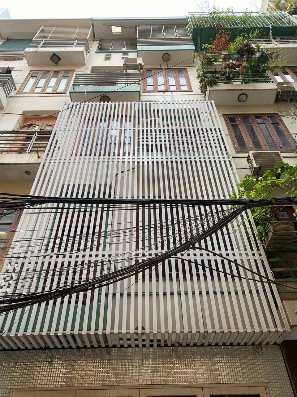 Cho thuê nhà ngõ ô tô thông - KD Thái Hà, quận Đống Đa 50m x 5T, 9PN5VS giá 24 triệu 3