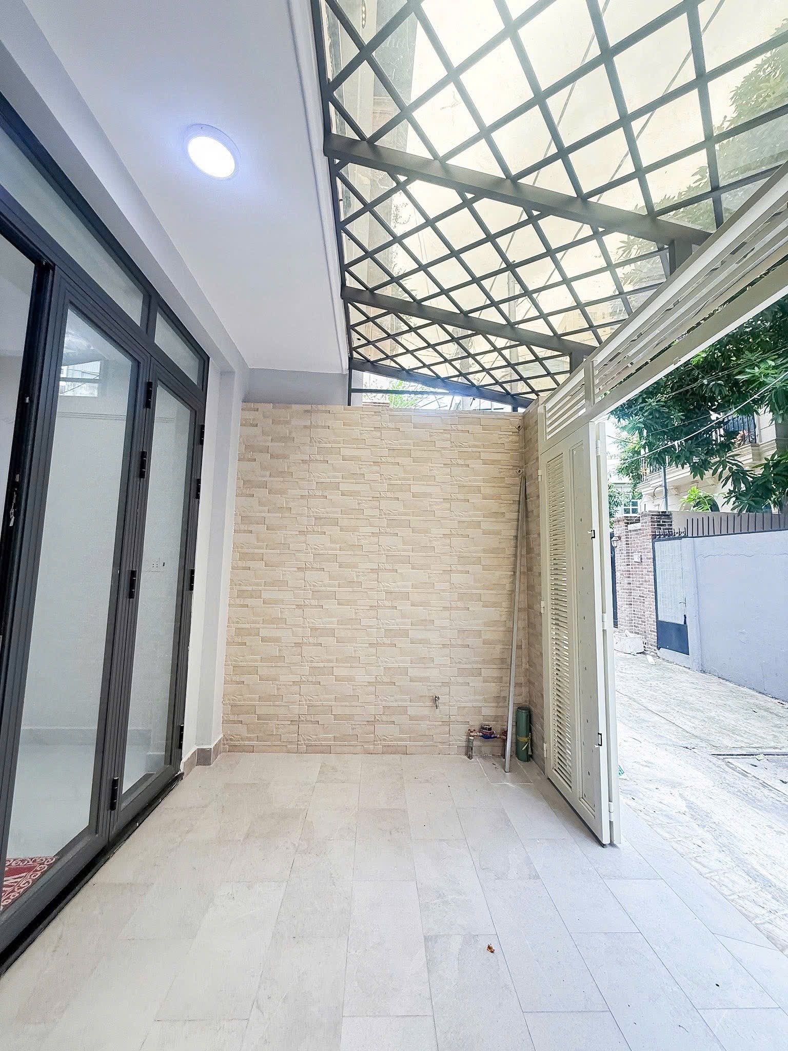 NHÀ MỚI 5 TẦNG 5PN 5WC GIÁP KHU D BÌNH THẠNH - 70m2 (4×17.5) VUÔNG A4 - GIÁ 13.8T 15
