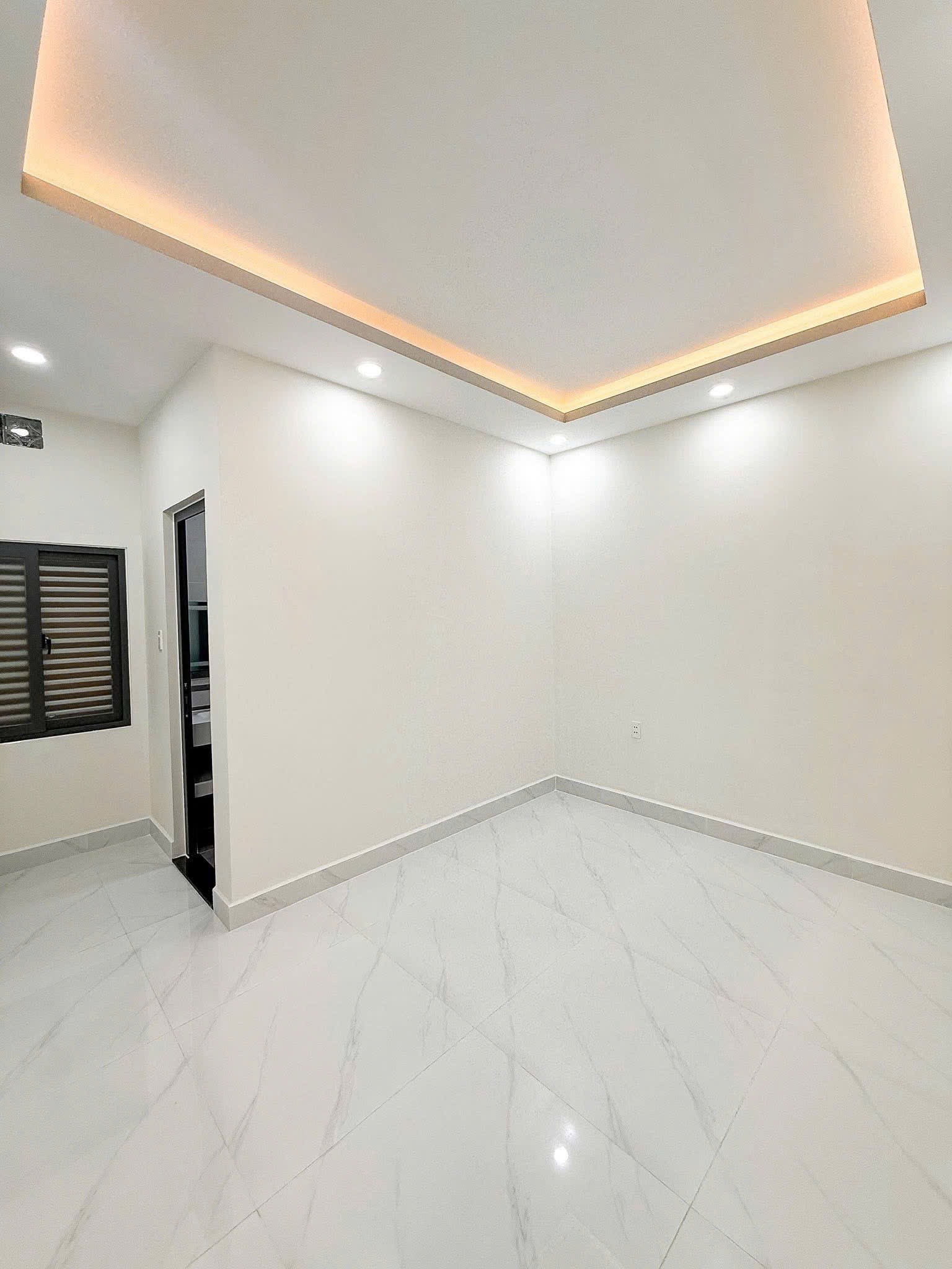 NHÀ MỚI 5 TẦNG 5PN 5WC GIÁP KHU D BÌNH THẠNH - 70m2 (4×17.5) VUÔNG A4 - GIÁ 13.8T 6