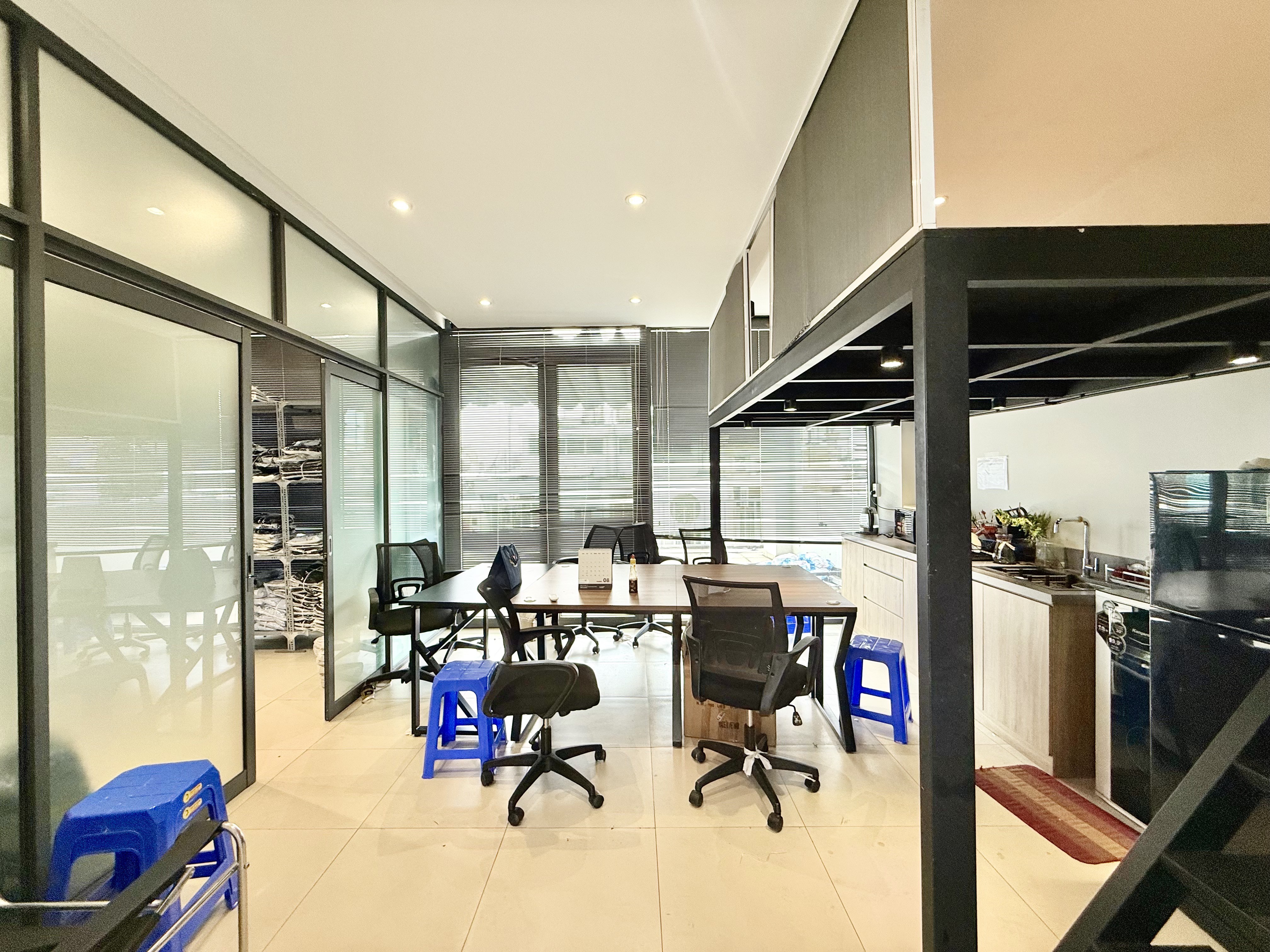 TOÀ NHÀ VĂN PHÒNG HUỲNH VĂN BÁNH - 103m2 (7×15) VUÔNG A4 - HĐ THUÊ 71.5TR/THÁNG - GIÁ 21.5T 15