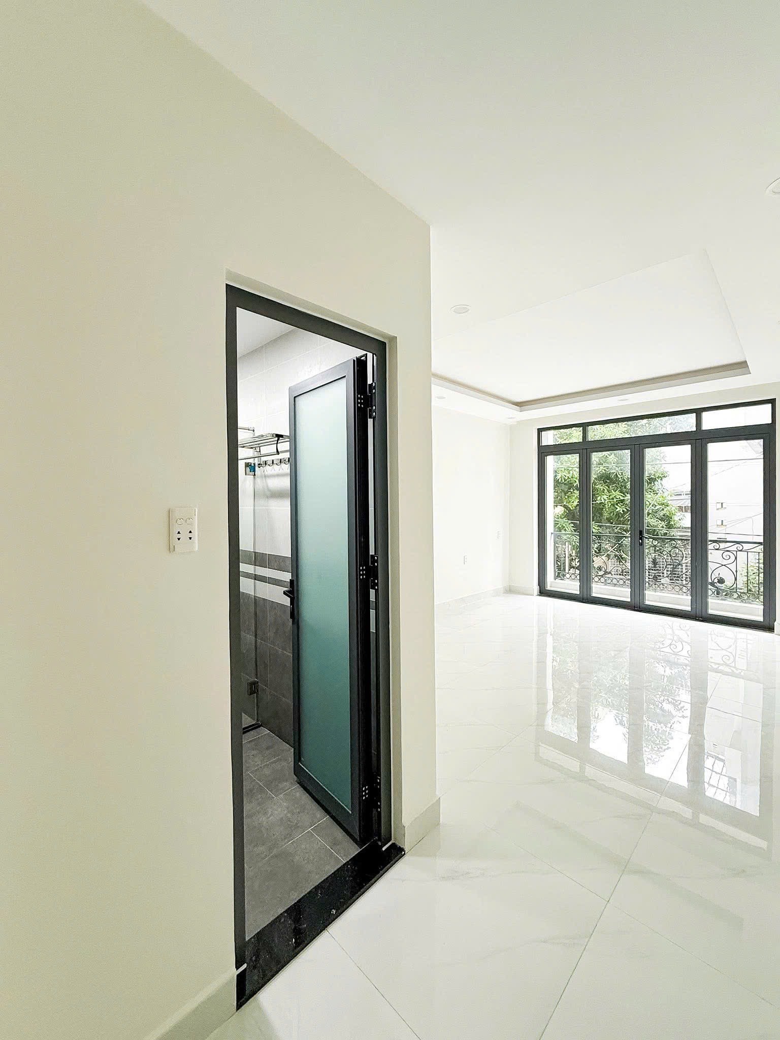NHÀ MỚI 5 TẦNG 5PN 5WC GIÁP KHU D BÌNH THẠNH - 70m2 (4×17.5) VUÔNG A4 - GIÁ 13.8T 10