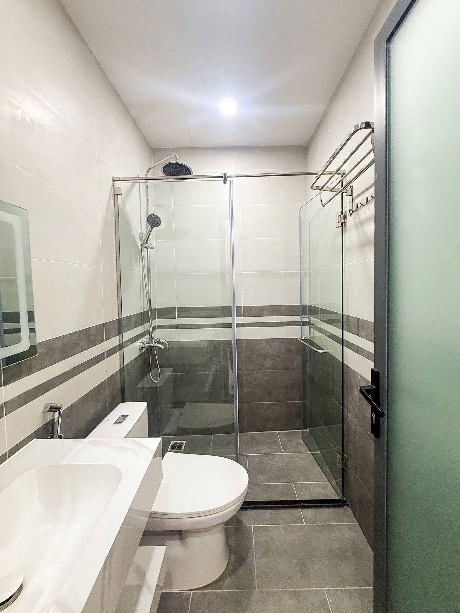 NHÀ MỚI 5 TẦNG 5PN 5WC GIÁP KHU D BÌNH THẠNH - 70m2 (4×17.5) VUÔNG A4 - GIÁ 13.8T 9