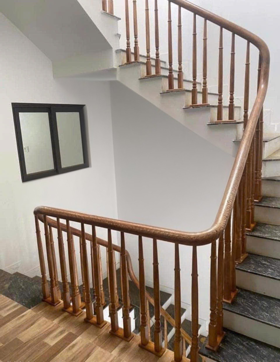 Cho thuê Nhà căn góc, mới, Thái Thịnh, thang máy; vỉa hè 103m2* 4T- 31 Tr 2