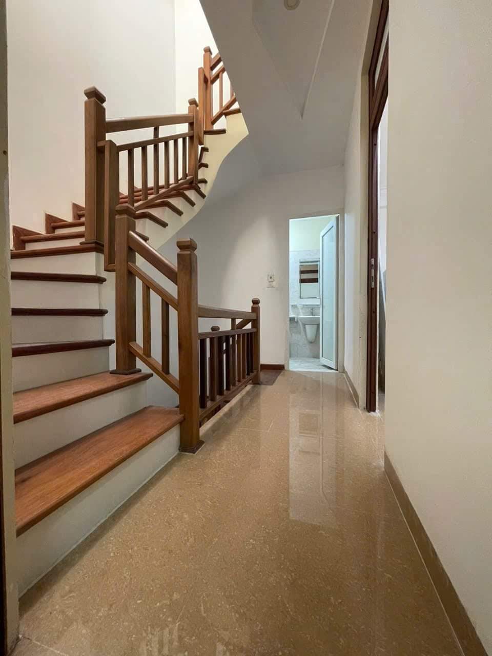 Cho thuê Nhà căn góc, mới, thang máy,vỉa hè, 113m2- 4T, Trần Nhân Tông_46 Tr 2