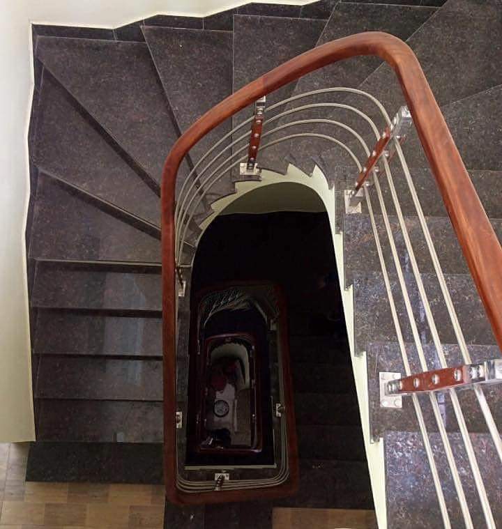 Tôi chủ nhà cho thuê nhà lô góc, mới,vỉa hè, 96m2- 5T, Giảng Võ_29 Tr 2