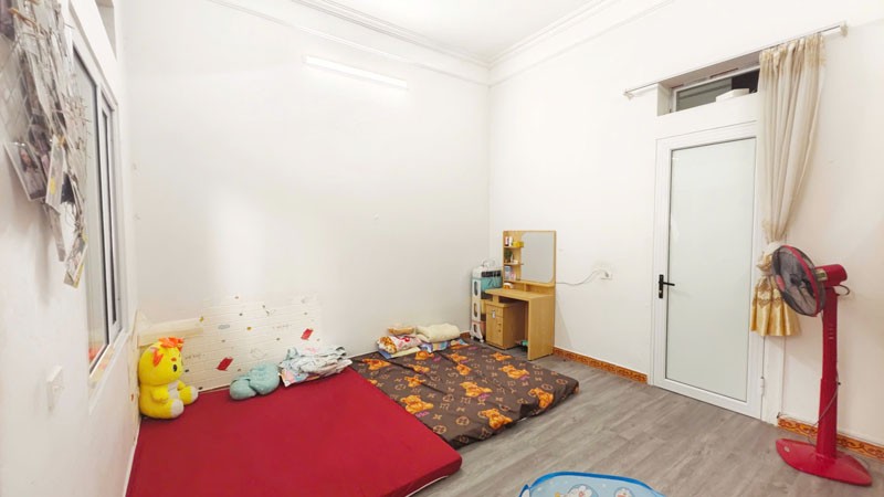 Cần bán 53,4m2 nhà 3 tầng cách 50m ra phố Nguyễn Văn Cừ. Nằm giữa trường Ngọc Lâm và Gia Thụy 2