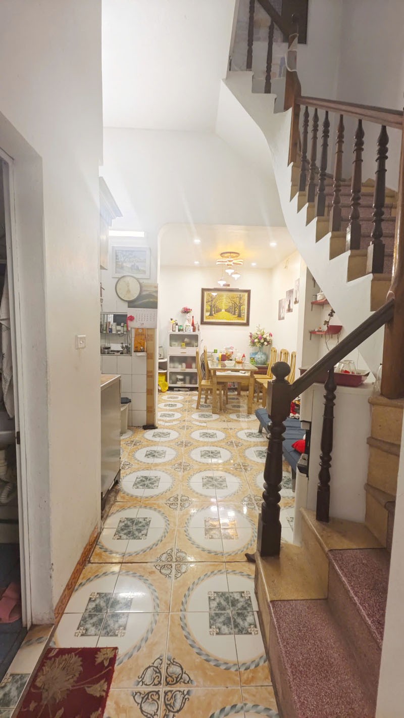 Cần bán 53,4m2 nhà 3 tầng cách 50m ra phố Nguyễn Văn Cừ. Nằm giữa trường Ngọc Lâm và Gia Thụy 4