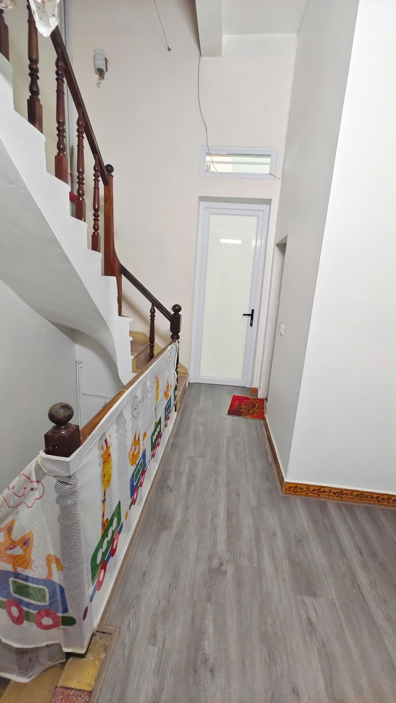 Cần bán 53,4m2 nhà 3 tầng cách 50m ra phố Nguyễn Văn Cừ. Nằm giữa trường Ngọc Lâm và Gia Thụy 5