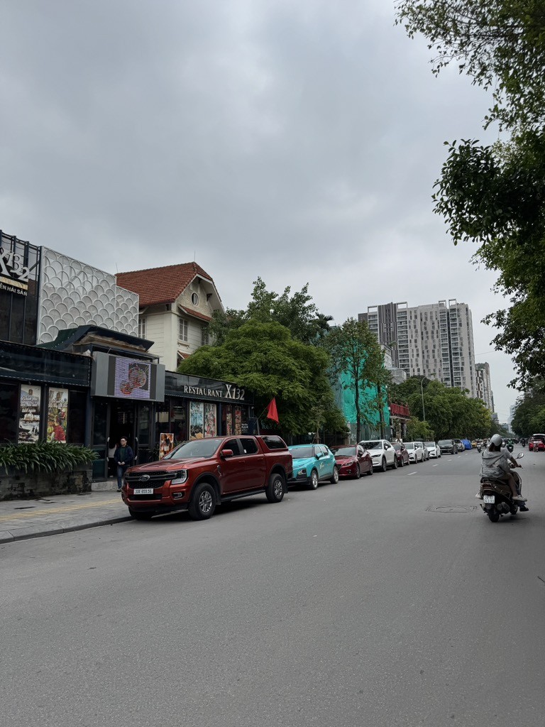 Bán Nhà 5 Tầng Hạ Yên Quyết, Trung Kính, Cầu Giấy, 30m Ra Phố, An Sinh Tốt, Full Nội Thất, Ở ngay