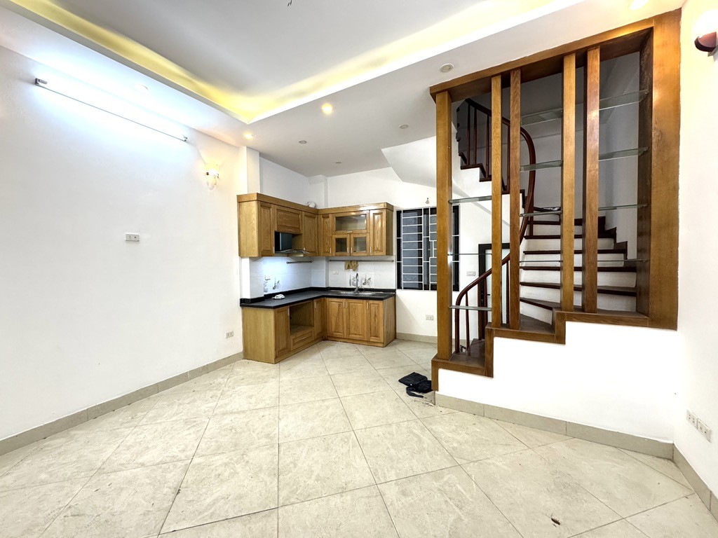 Bán Nhà 5 Tầng Hạ Yên Quyết, Trung Kính, Cầu Giấy, 30m Ra Phố, An Sinh Tốt, Full Nội Thất, Ở ngay 3