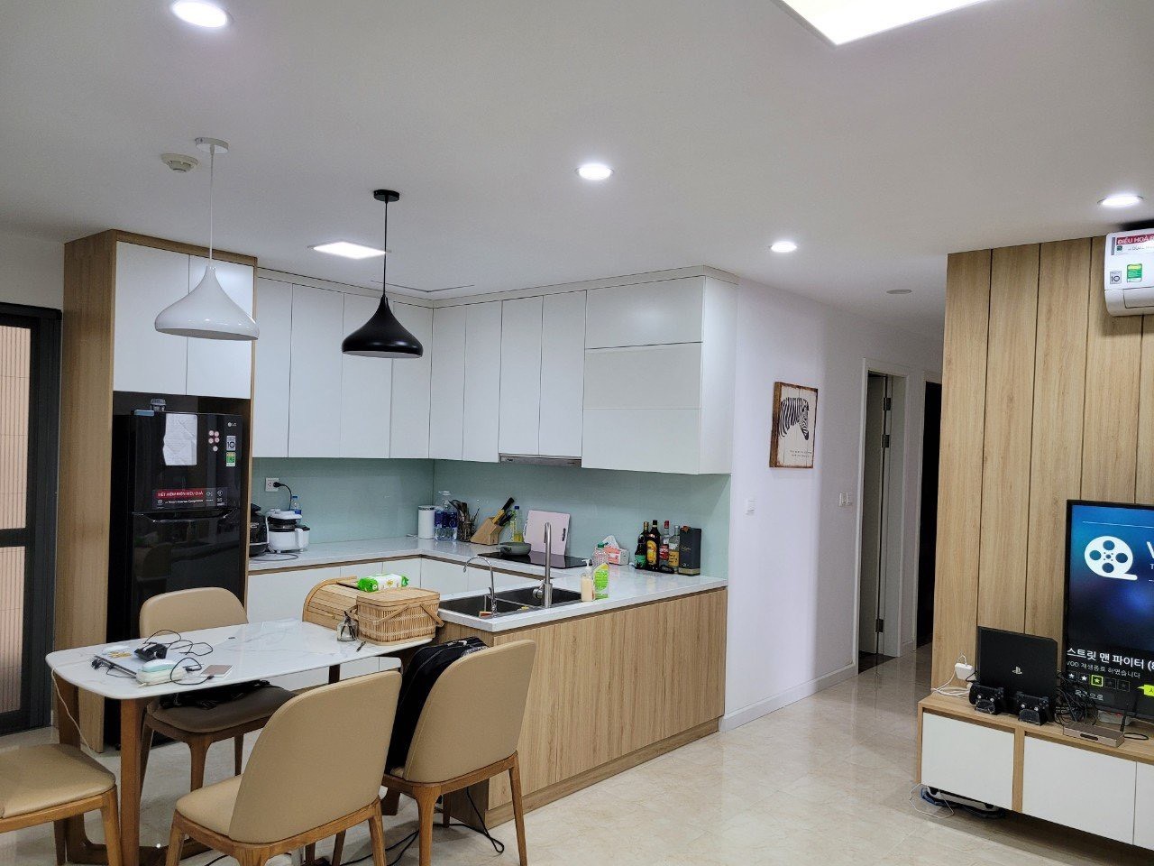 Cần bán nhanh căn 3PN 95m2 tại Vinhomes D'Capitale FULL ĐỒ - SHLD 3