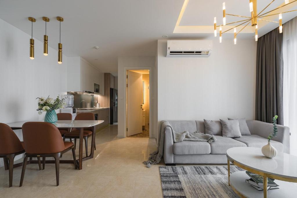7.x tỷ BAO PHÍ cho căn 2PN Vinhomes D'Capitale VIEW HỒ
