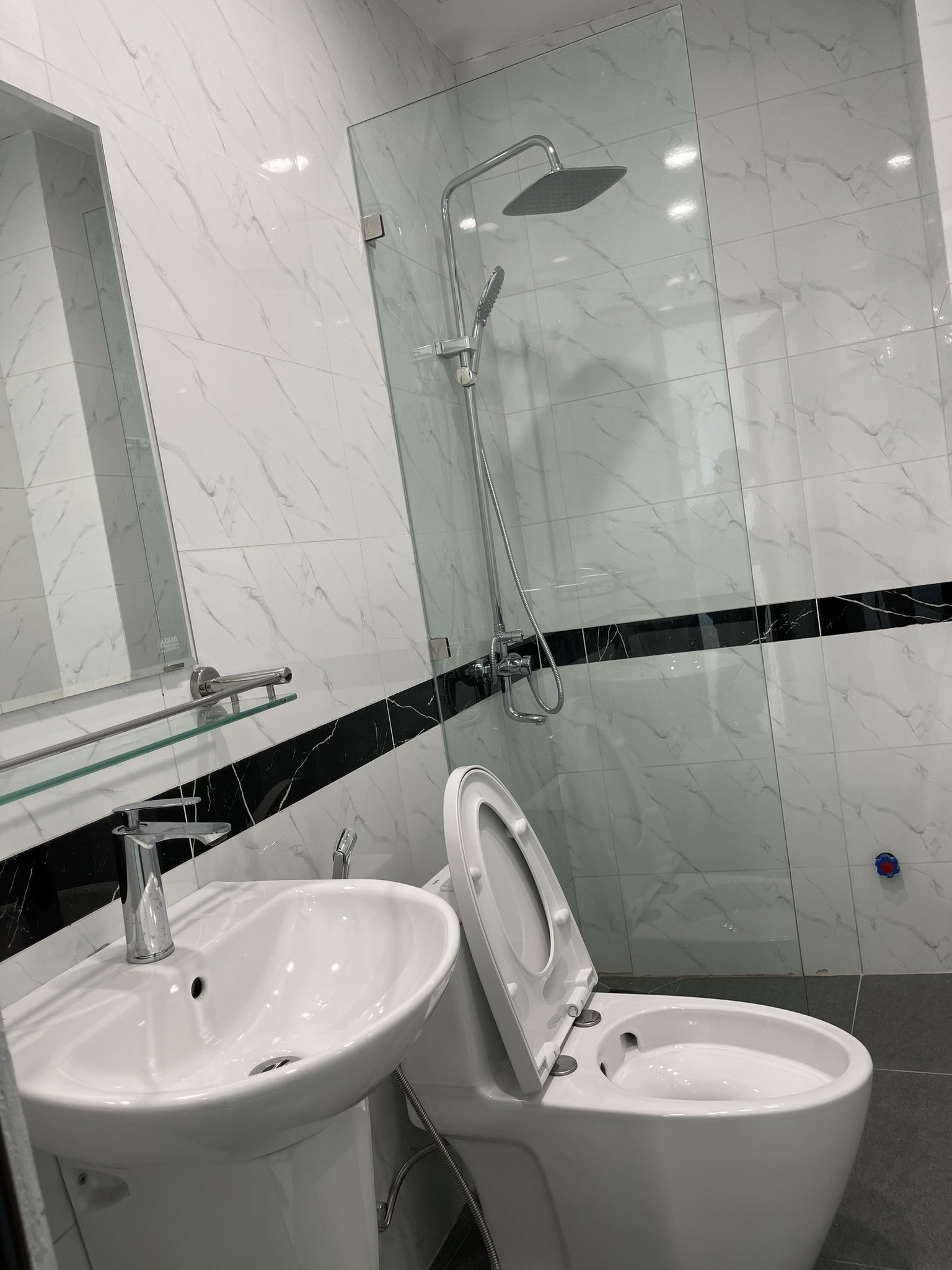 Tôi chủ nhà cho thuê nhà lô góc, mới,vỉa hè, 93m2- 5T, Giảng Võ_30 Tr 3